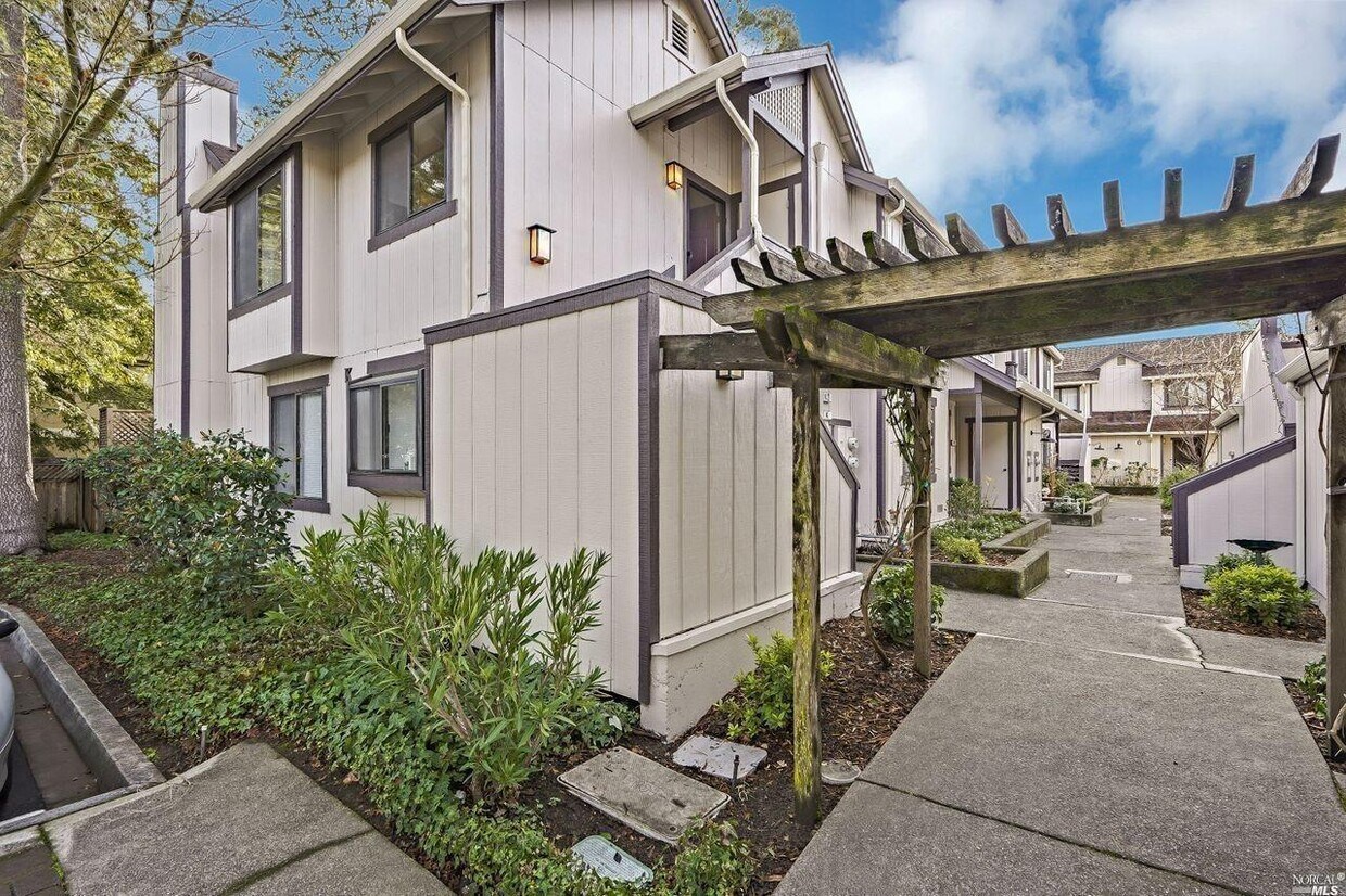 Foto principal - 1755 Novato Blvd
