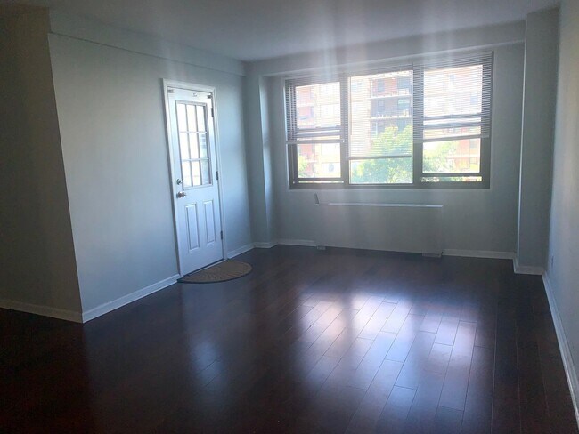 Building Photo - 201 St Pauls Ave