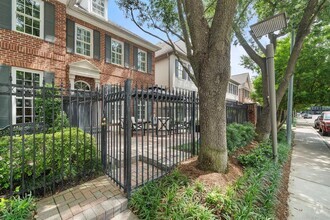 Building Photo - 5136 Chevy Chase Dr
