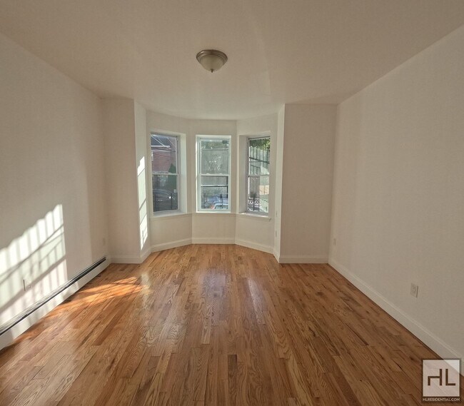 Foto del edificio - Spacoius 4 Bedroom - HOME STREET