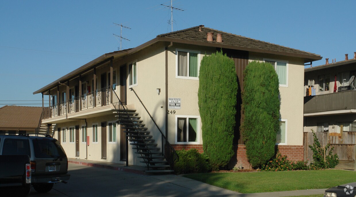 Primary Photo - 241-249 Pamela Ave