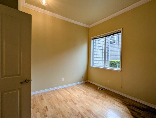 Foto del edificio - Modern 2-Bed, 2-Bath Condo in Klahanie – E...