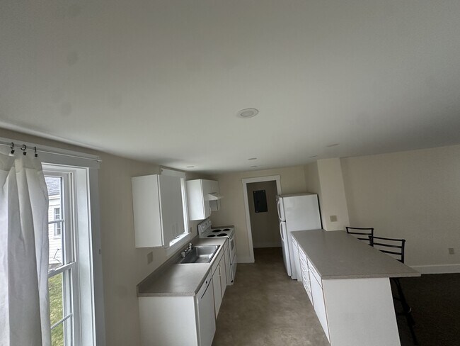 Foto del edificio - 799 River Rd