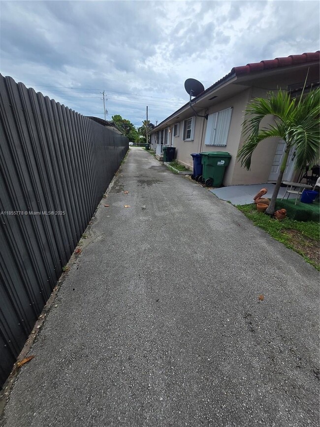Building Photo - 8857 SW 27th St