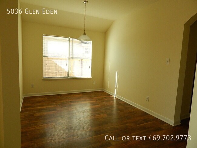 Building Photo - Beautiful 4 bedroom, Huge Island Kitchen, ...