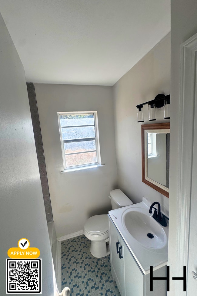 Building Photo - 132 Frances St