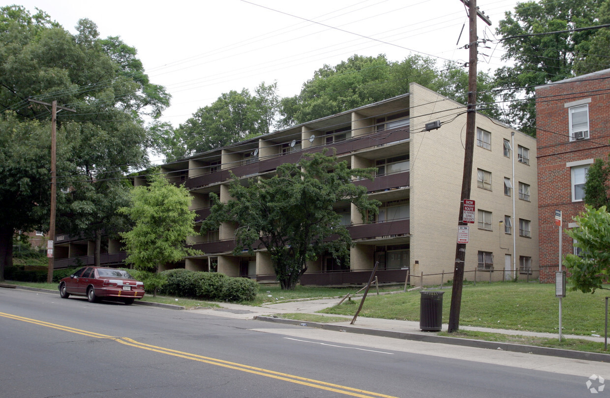 Congress House Apartments - 3970 Pennsylvania Avenue