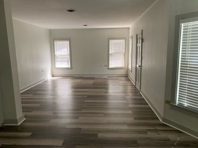 Building Photo - 106 Park Ave