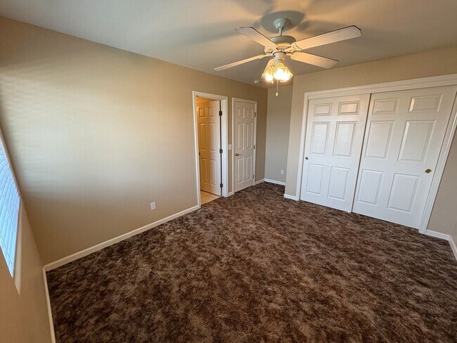 Building Photo - 1326