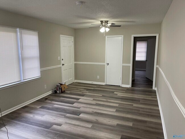 Foto del edificio - 4503 NW Kenwood Dr