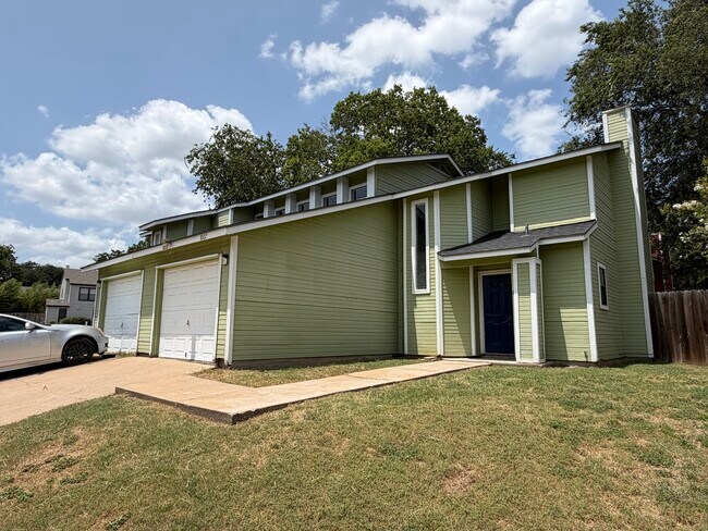 Foto del edificio - 8107 Hood Cir