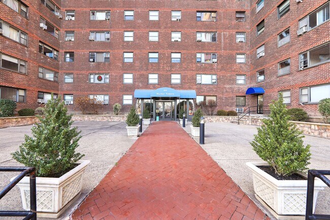 Foto del edificio - 6515 Boulevard E
