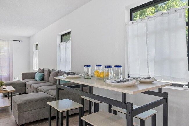 Building Photo - 919 Avenue South Southeast-SI FL1-ID1325030P