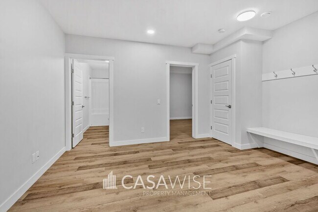 Photo du bâtiment - 8049 Cedric Mah Rd