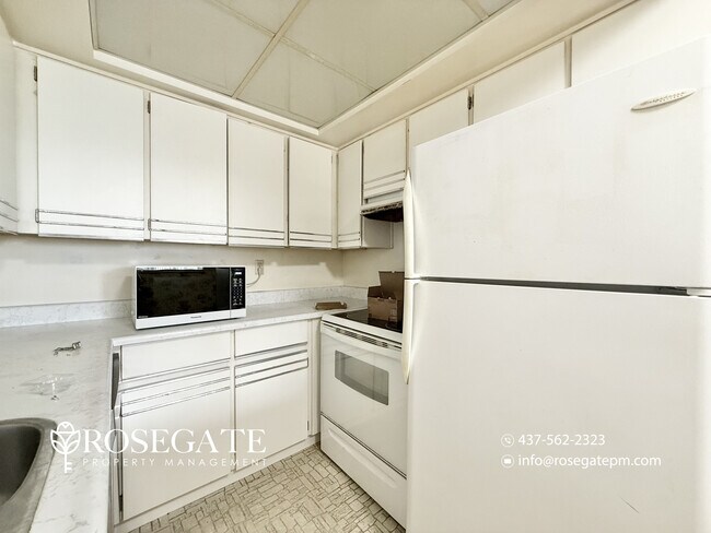 Photo du bâtiment - Spacious 2-Bedroom Condo with Private Balcony, Parking & Internet in Scarborough