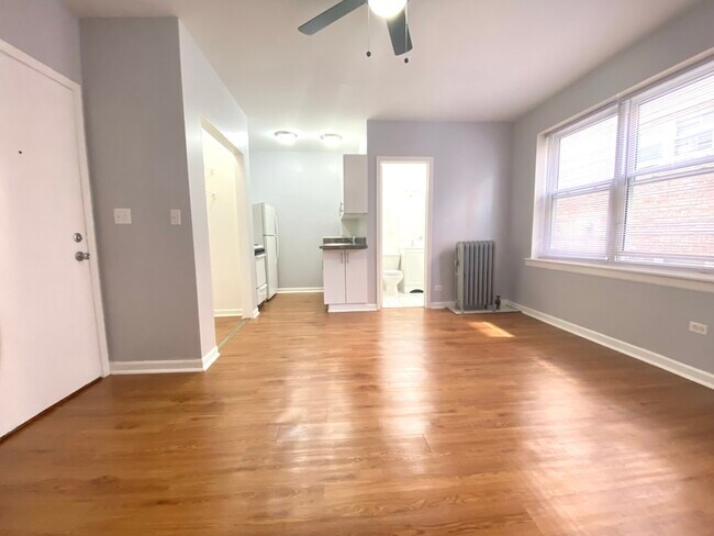 Foto del edificio - 4241 N Kenmore Ave