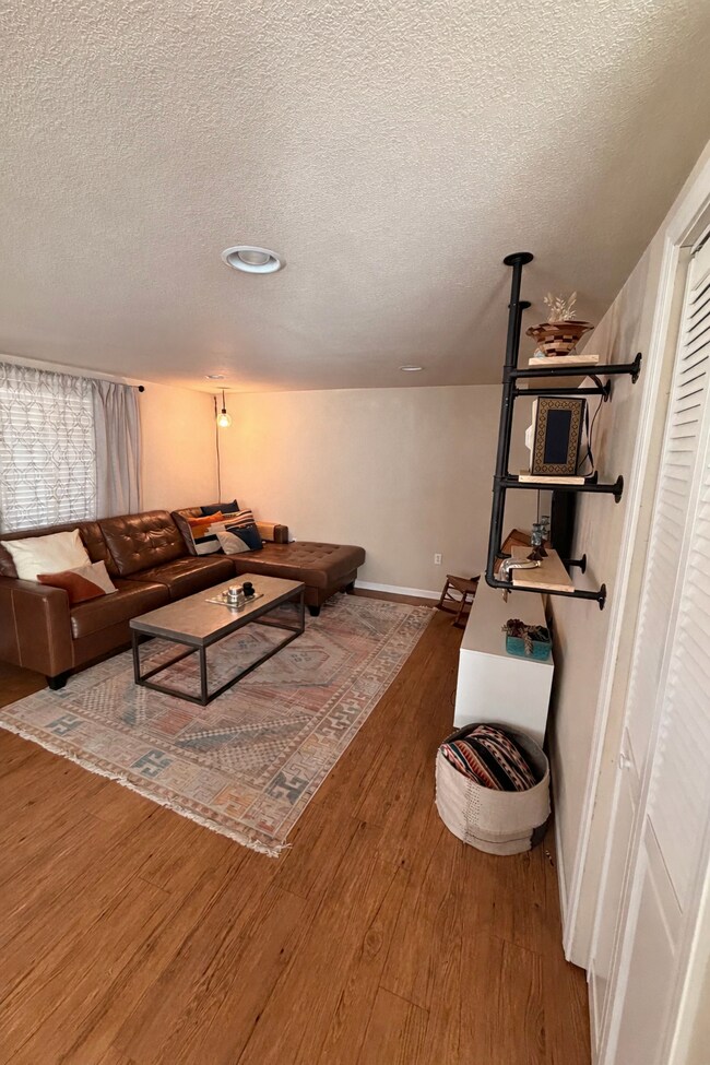 Foto del edificio - 513 N Franklin St