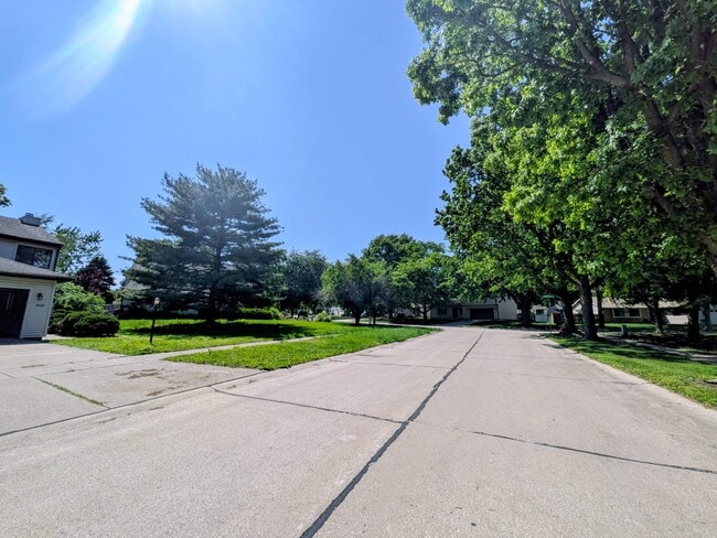 Building Photo - 515 Clearwater Dr
