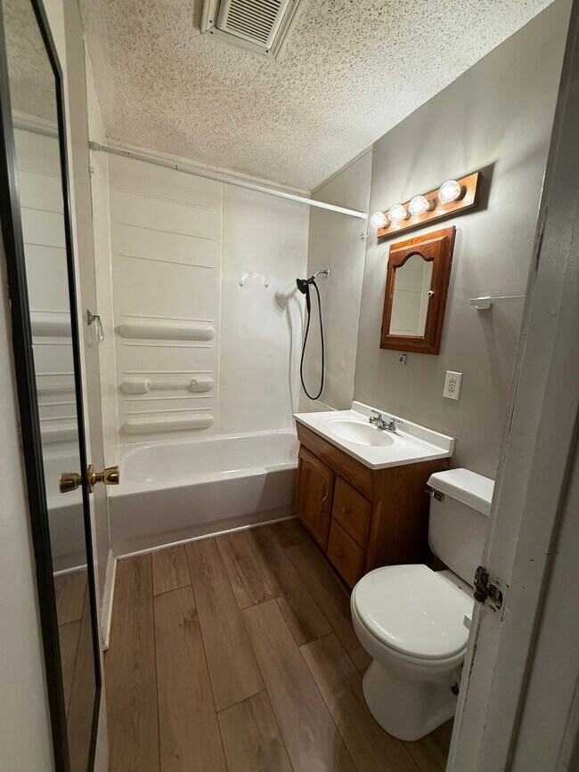 Foto del edificio - 5010 N Crystal Ave