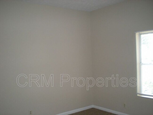Building Photo - 904 N Indiana Ave
