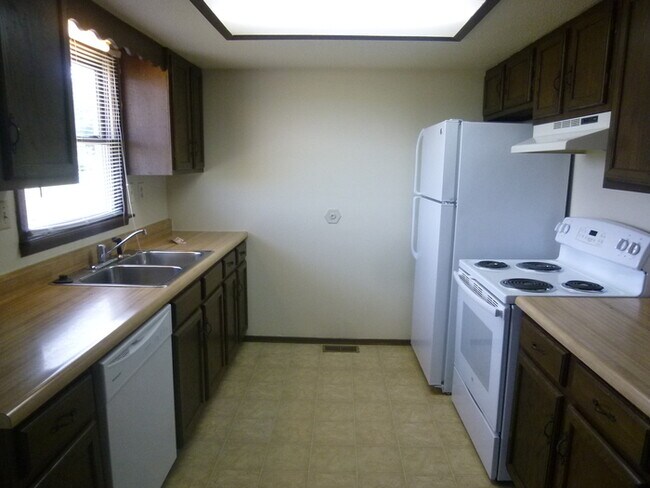 Foto del edificio - 2 Bedroom Duplex with Attached Garage