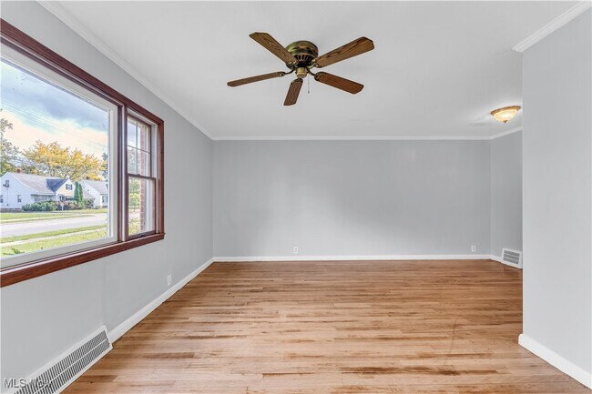 Foto del edificio - 764 E 260th St