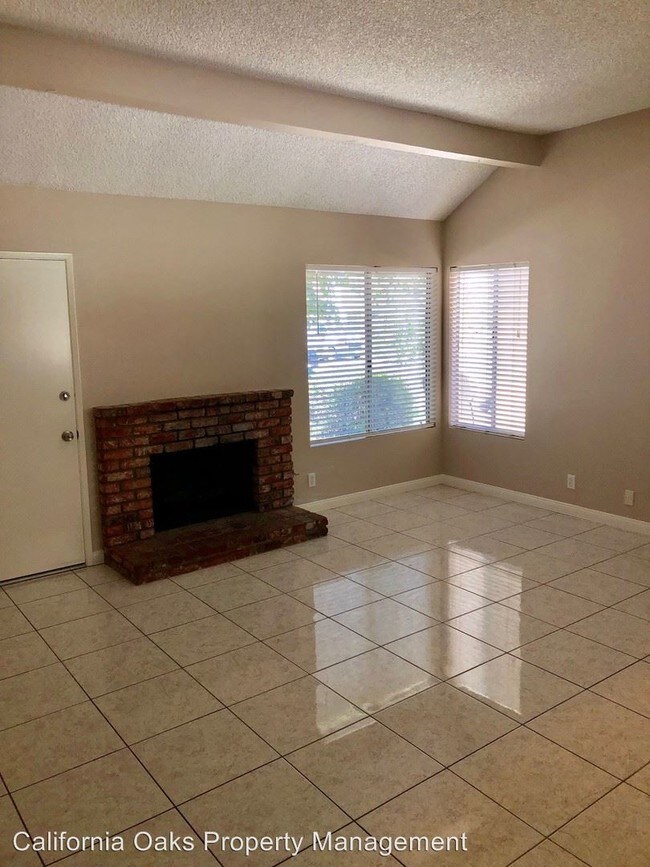 Building Photo - 3 br, 2 bath House - 151 Surrey Way