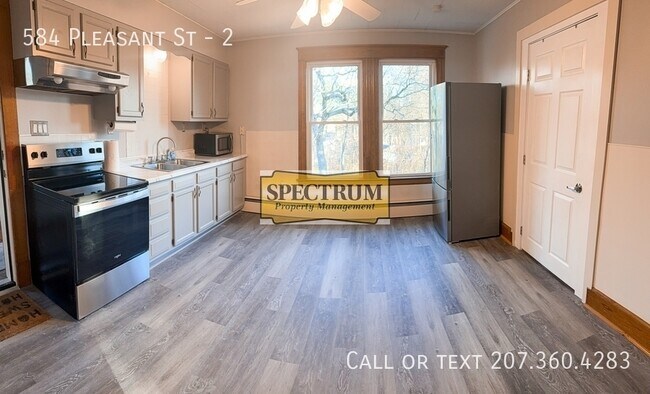 Foto del edificio - 584 Pleasant St