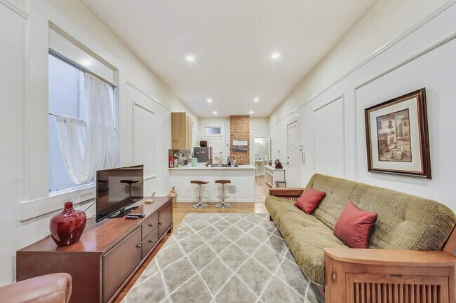 Foto del edificio - 2474 Washington St