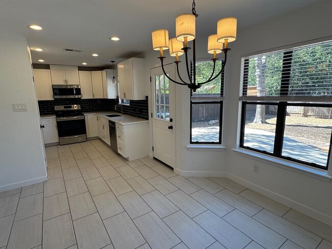 Foto del edificio - 12604 Shady Acres Dr