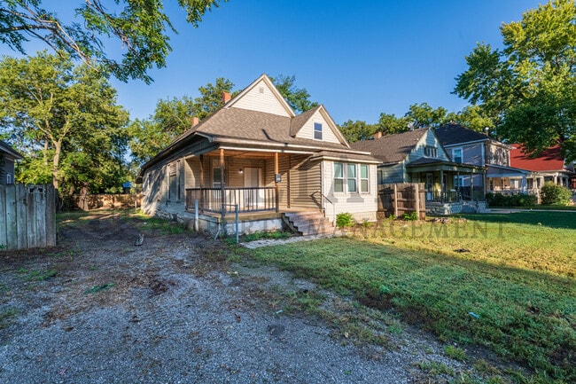 Building Photo - 1329 N Wellington Pl