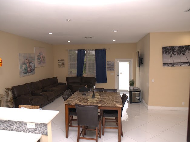 Foto del edificio - 407 SW 2nd Ave