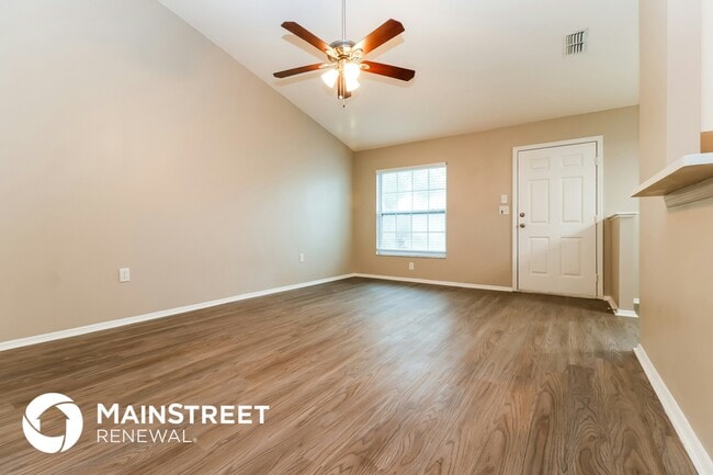 Foto del edificio - 10927 Livingston Dr