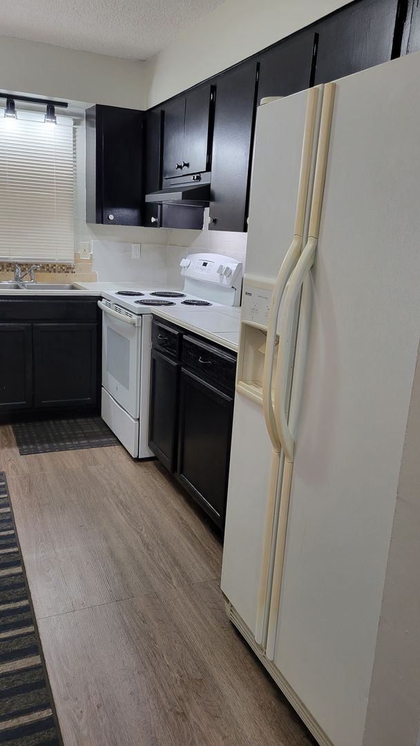 Foto del edificio - Annual 2/1 half duplex just off Cortez Road