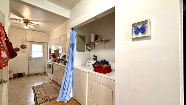 Building Photo - 2512 Rue Coursol