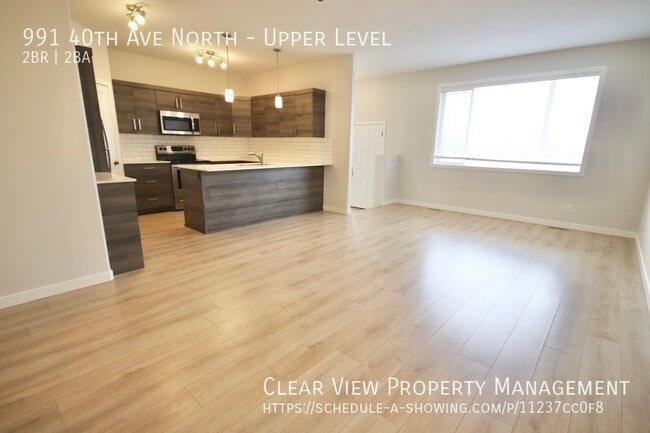 Building Photo - Amazing 2 bedroom upper suite in Legacy No...