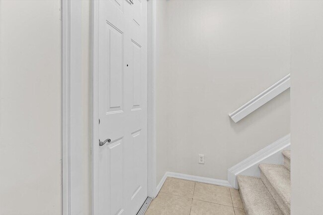 Foto del edificio - 1460 Corbison Point Pl