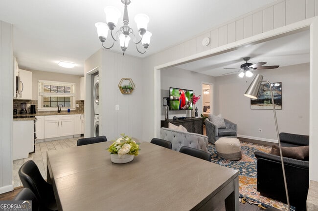 Building Photo - 240 Lake Dr