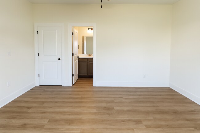 Building Photo - 3815/17 Bluelake