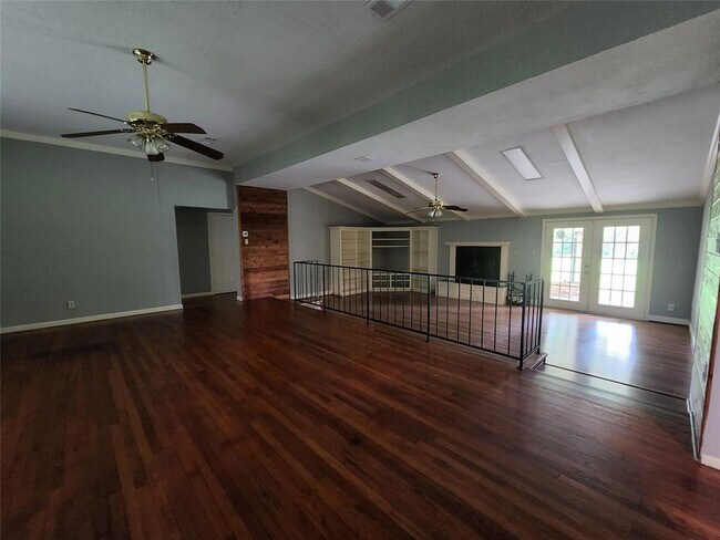 Foto del edificio - 9310 Carousel Ln