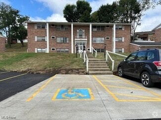 Building Photo - 401 Colonial Dr
