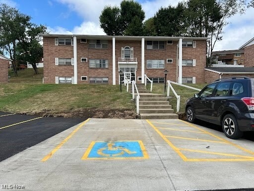 Building Photo - 401 Colonial Dr