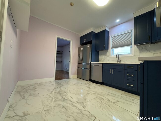 Building Photo - 11 Woodend Rd