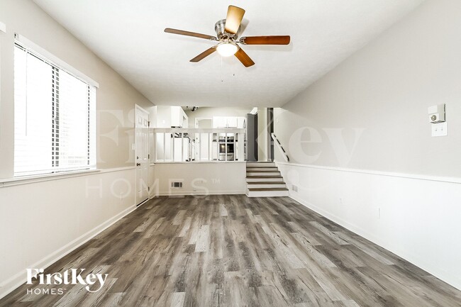 Foto del edificio - 855 Lost Creek Cir