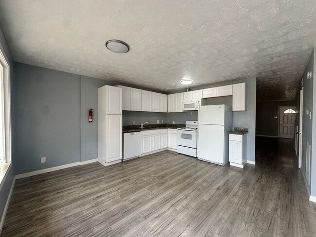 Building Photo - Oak Park Townhome 2/1.5