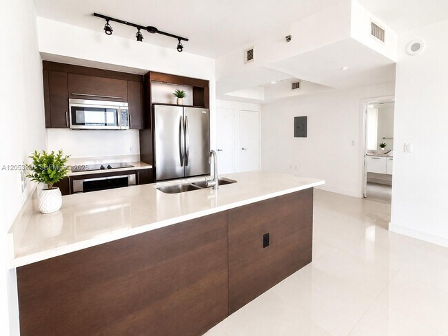 Foto del edificio - 500 Brickell Ave