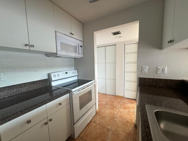 Building Photo - 8002 SW 149th Ave