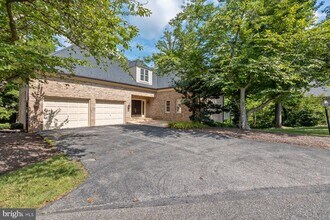Building Photo - 370 S River Landing Rd