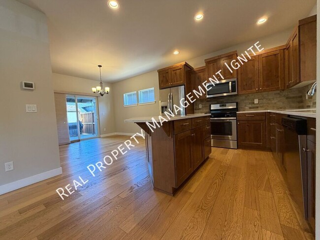 Building Photo - 2713 NE Black Oak Pl