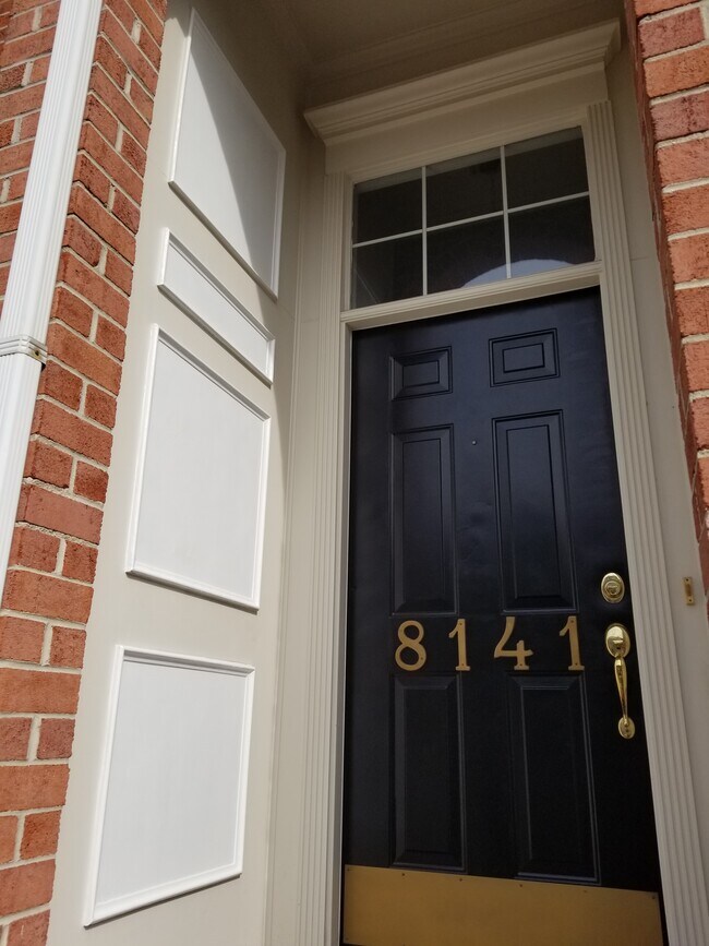 Foto del edificio - 8141 Madrillon Ct